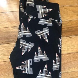 Lularoe sand castle leggings